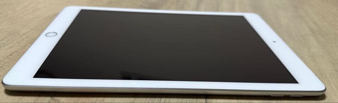 iPad（第5世代）32GB Wi-Fi＋Cellularモデル