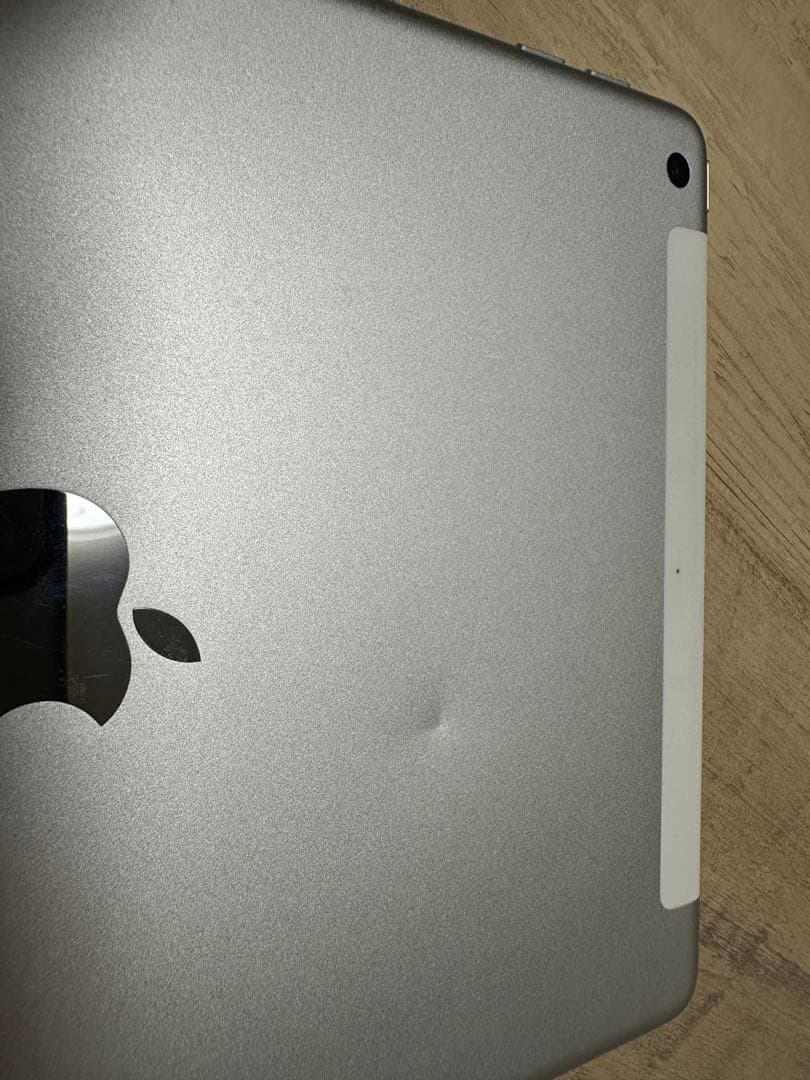 iPad（第5世代）32GB Wi-Fi＋Cellularモデル