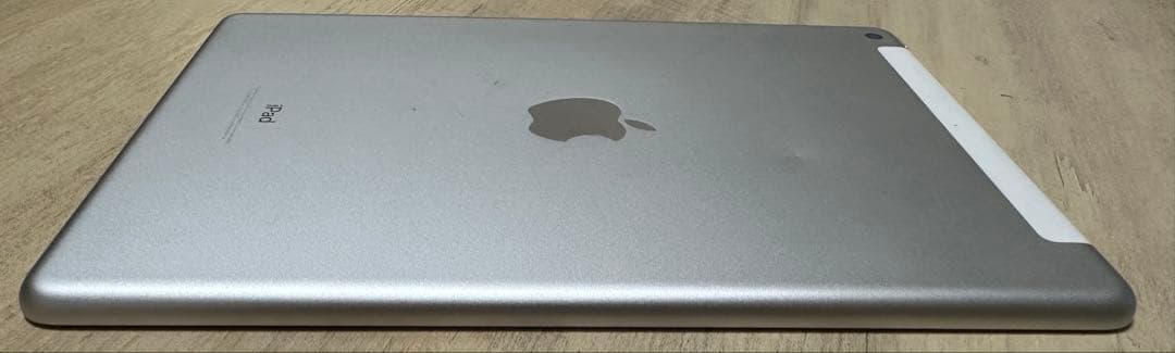 iPad（第5世代）32GB Wi-Fi＋Cellularモデル