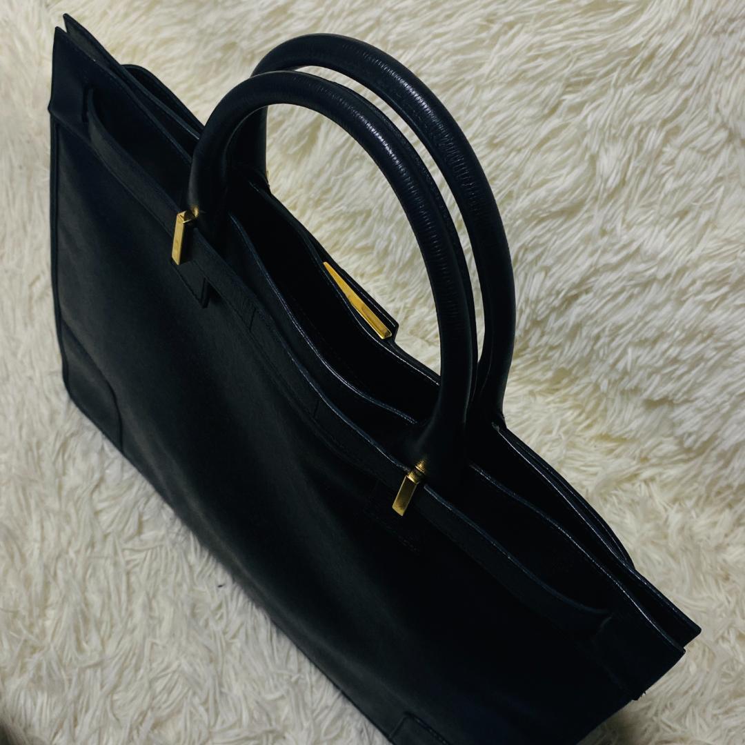 GUCCI グッチ ビジネスバッグ A4収納可 ゴールド金具 黒 レザー 自立