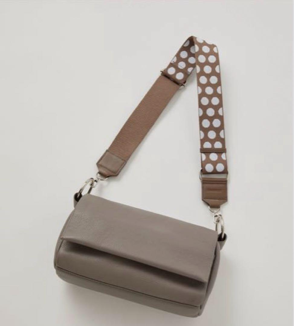 新品　BEARDSLEY ショルダーベルト　グレイッシュベージュ　ドット柄