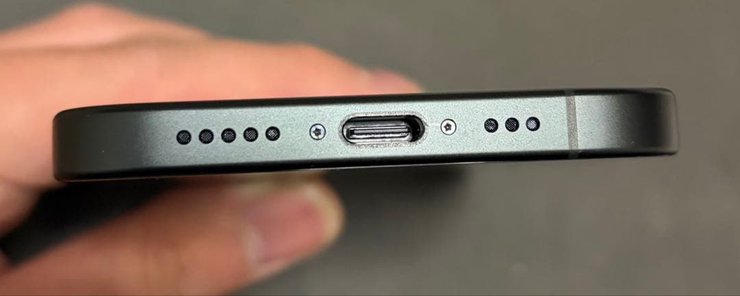 【ほぼ新品未使用】 iPhone16 128GB ブラック SIMロック無し