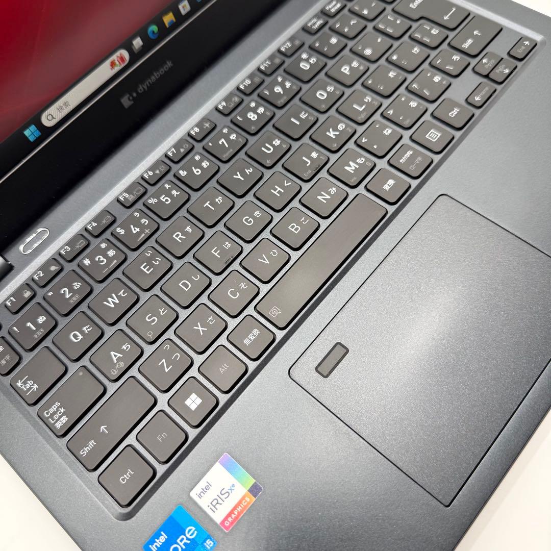 美品 dynabook 11世代i5 16GB SSD256 高速静音 875g
