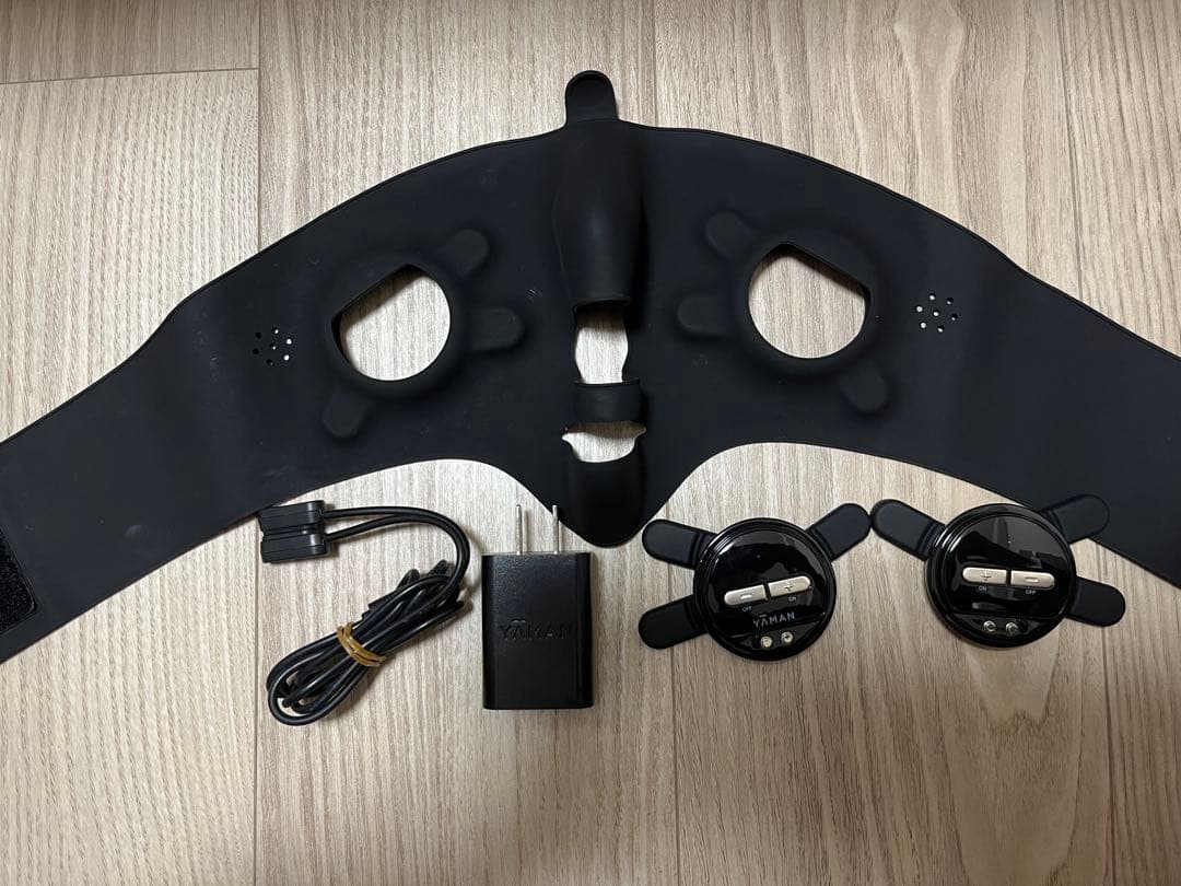 ウェアラブルEMS美顔器　メディリフトプラス