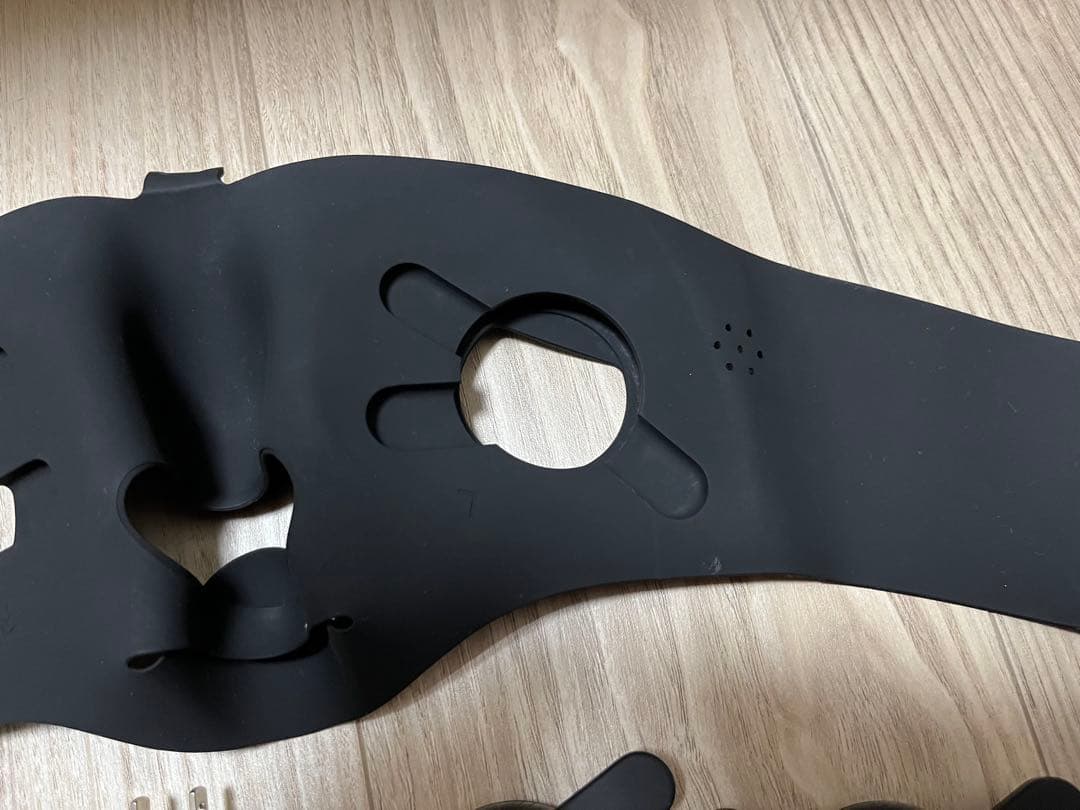 ウェアラブルEMS美顔器　メディリフトプラス