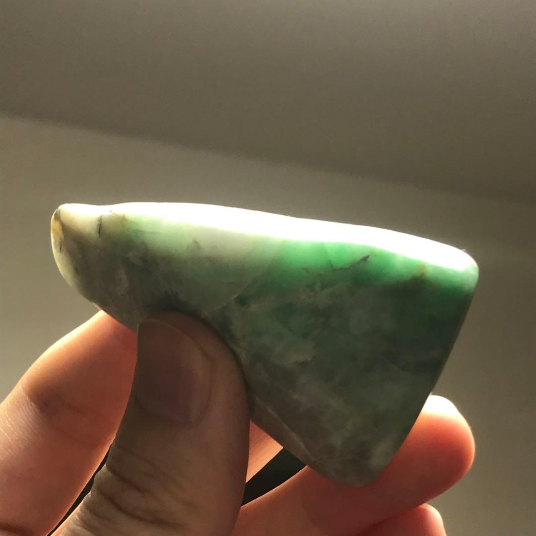 糸魚川翡翠　美石　明るく鮮やかな翠　金山谷　108g