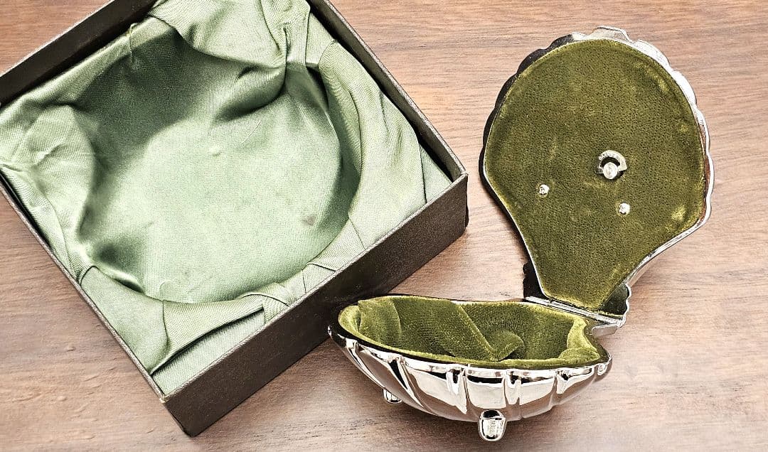 金属製 シェル型　貝殻　オルゴール　銀色