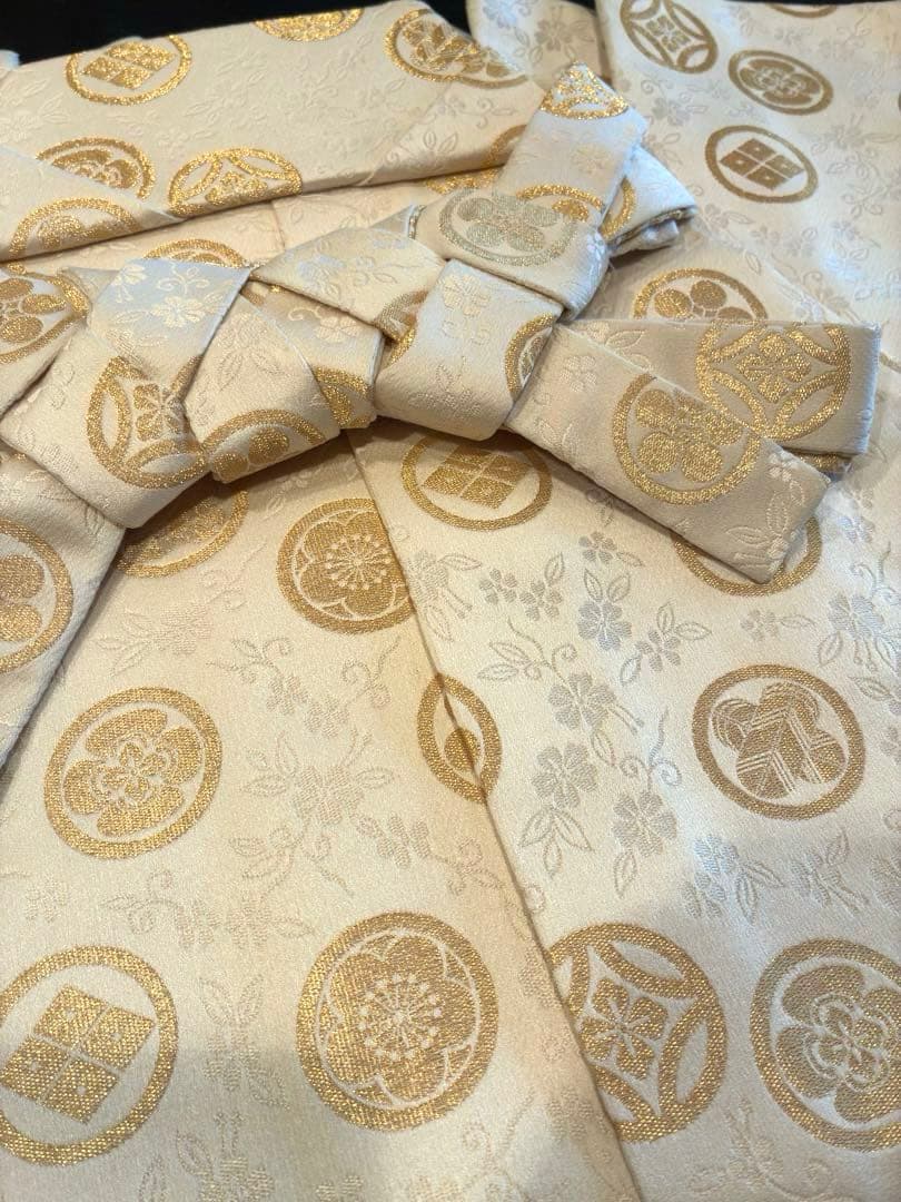 七五三　袴　生成りと金色(腰紐、お守り、懐刀付き)