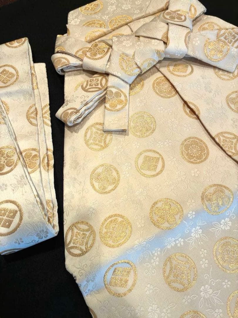 七五三　袴　生成りと金色(腰紐、お守り、懐刀付き)