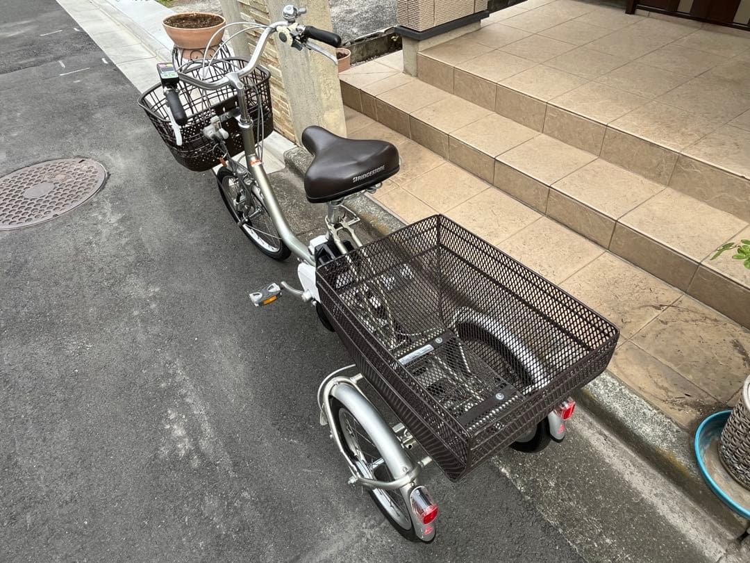 れもん！引き取り限定！電動アシスト三輪車 シルバー 前後バスケット