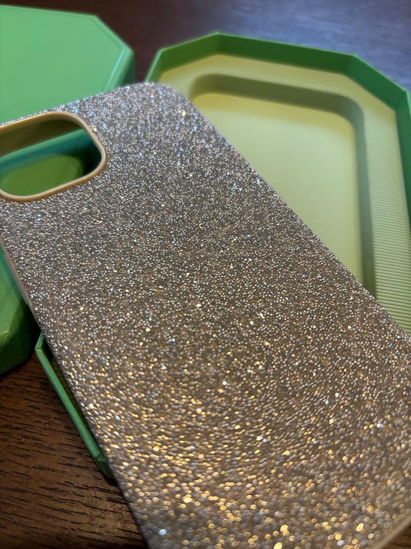 SWAROVSKI GOLD iPhone15用ケース