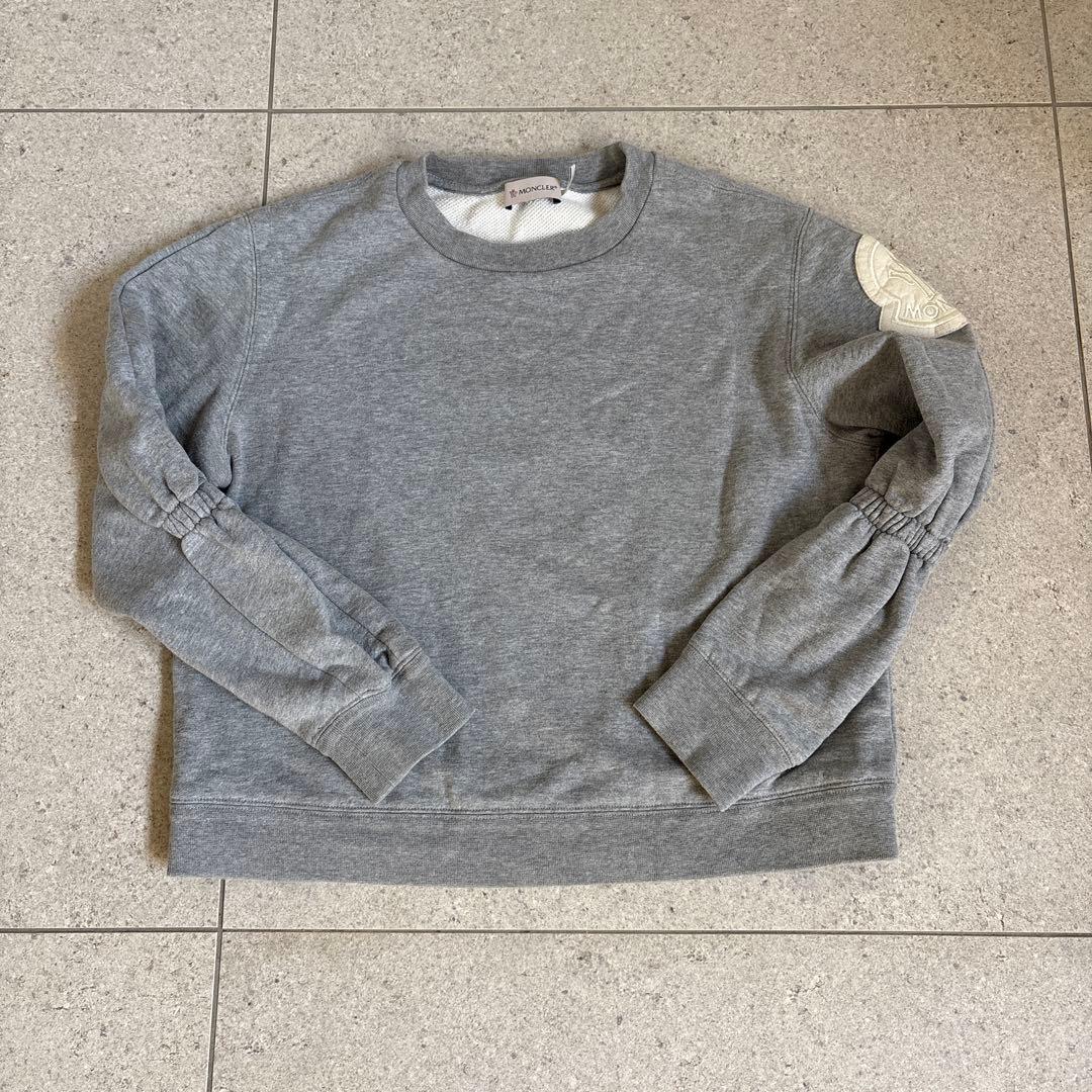 美品　MONCLER モンクレール ロゴワッペントレーナー XSストーン グレー