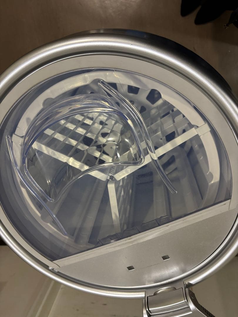 Red Bull 冷蔵庫 缶型デザイン