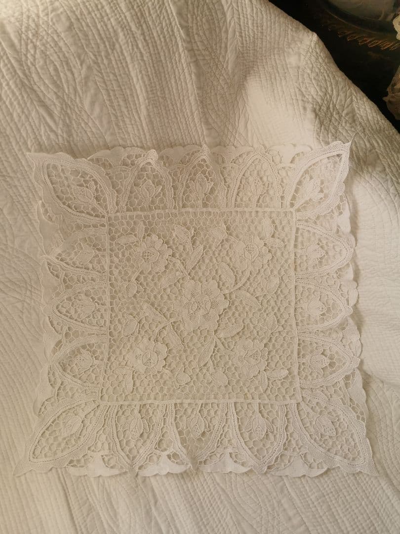 アンティーク イタリア ポワンドヴェニスローズ 薔薇と蕾 リネンレースランナー◽