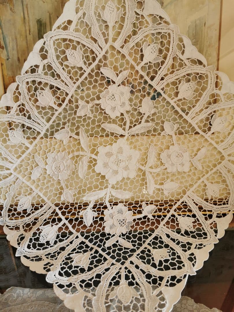 アンティーク イタリア ポワンドヴェニスローズ 薔薇と蕾 リネンレースランナー◽