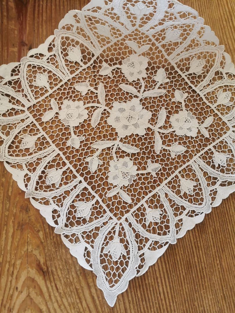 アンティーク イタリア ポワンドヴェニスローズ 薔薇と蕾 リネンレースランナー◽