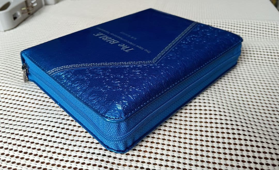 ■新共同訳中型聖書　ジッパー・サムインデックスつき -NI55ZTI青-