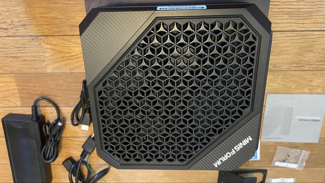 ミニPC MINISFORUM HX90G Ryzen9/32GB/1TB/RX6600M