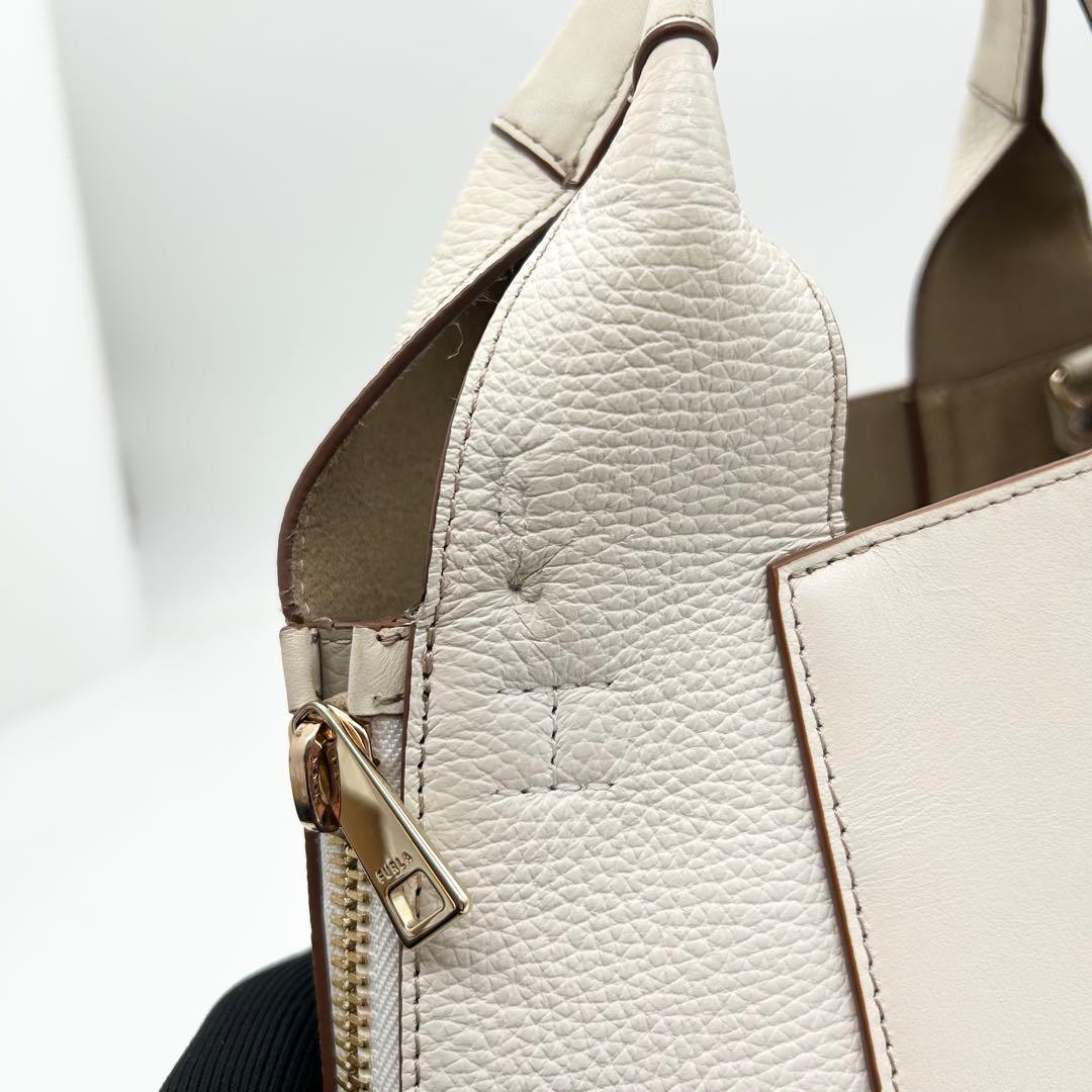 良品　FURLA　フルラ　ジルダ　ショルダーバッグ　2way　レザー　ロゴ　白