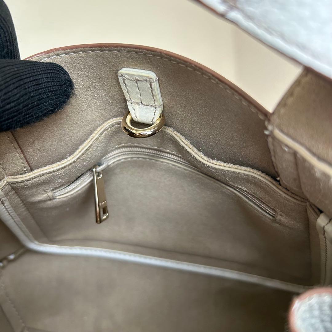 良品　FURLA　フルラ　ジルダ　ショルダーバッグ　2way　レザー　ロゴ　白