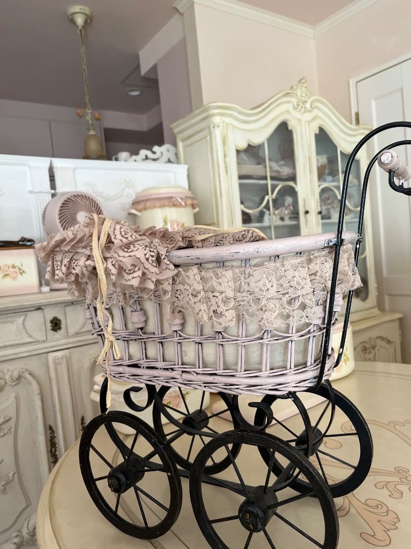 最終お値下げアンティークピンクド－ル用ベビーカー