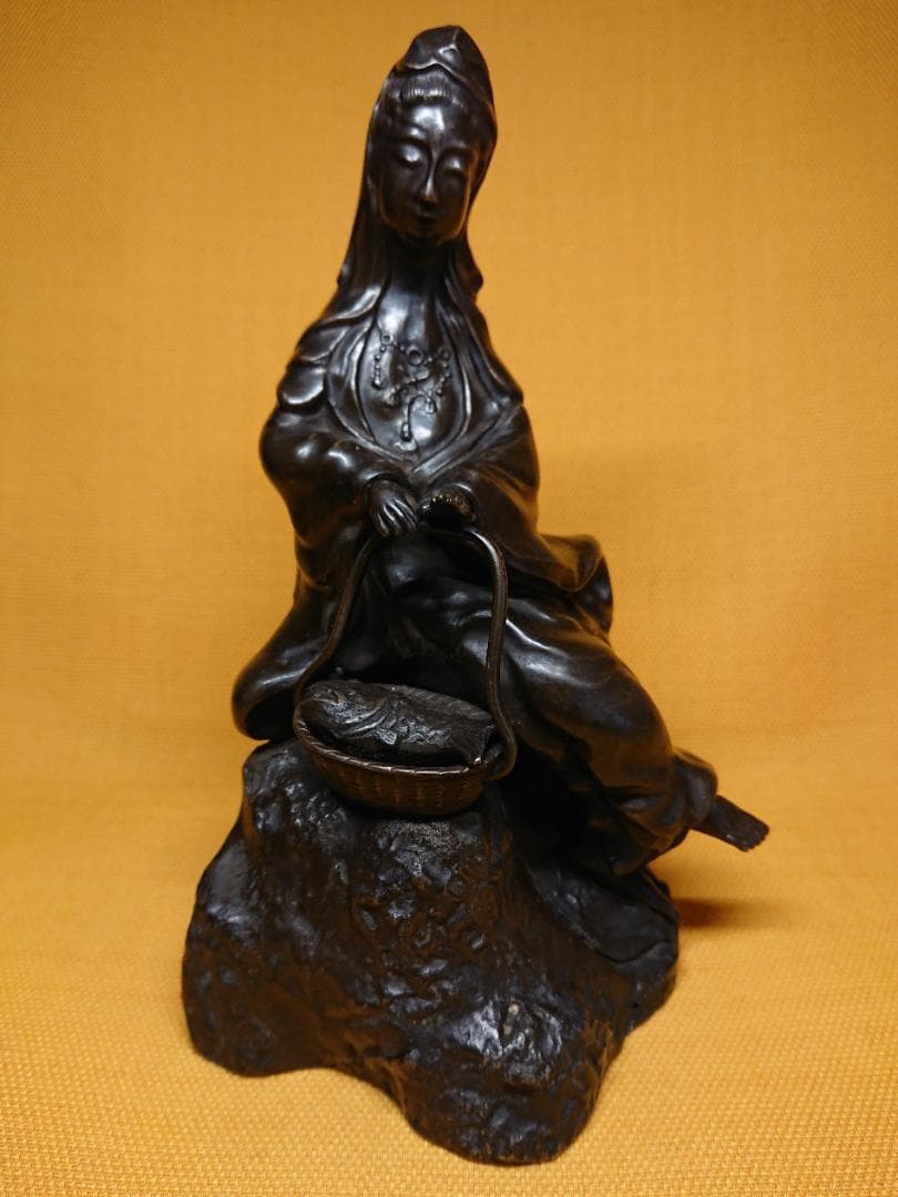 【美品】仏教美術　観音　仏像　銅製　置物　インテリア　工芸品　美術品　A3059