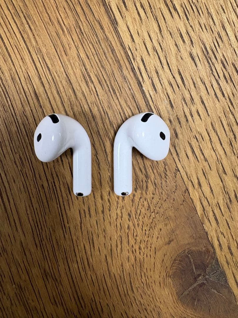 AirPods 4 ANC アクティブノイズキャンセリング搭載　中古品