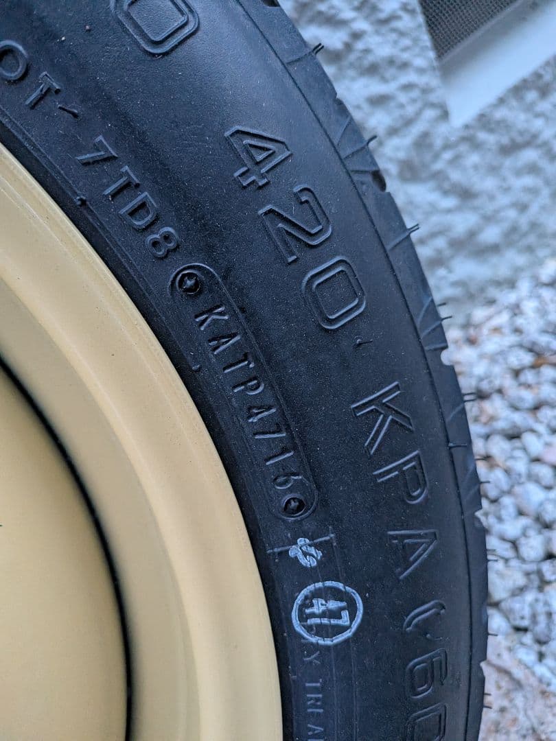 80 ヴォクシー 前期 スペアタイヤ