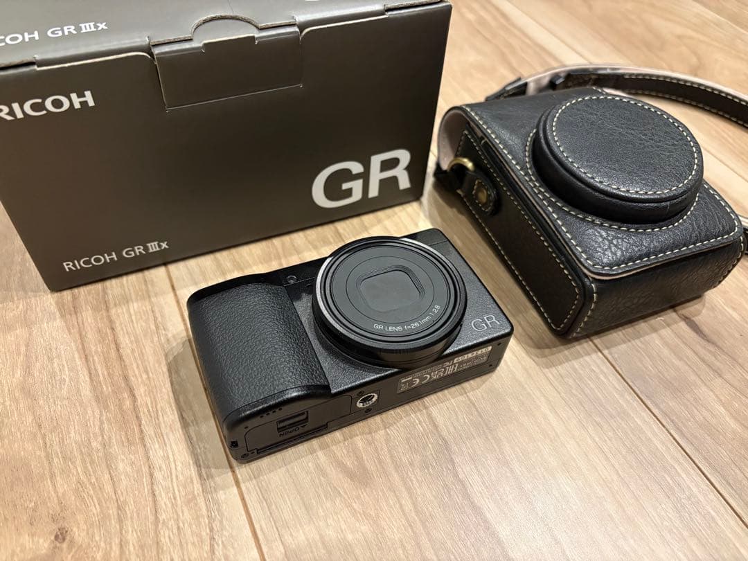 《極美品》RICOH GR IIIx ブラック ケース付き