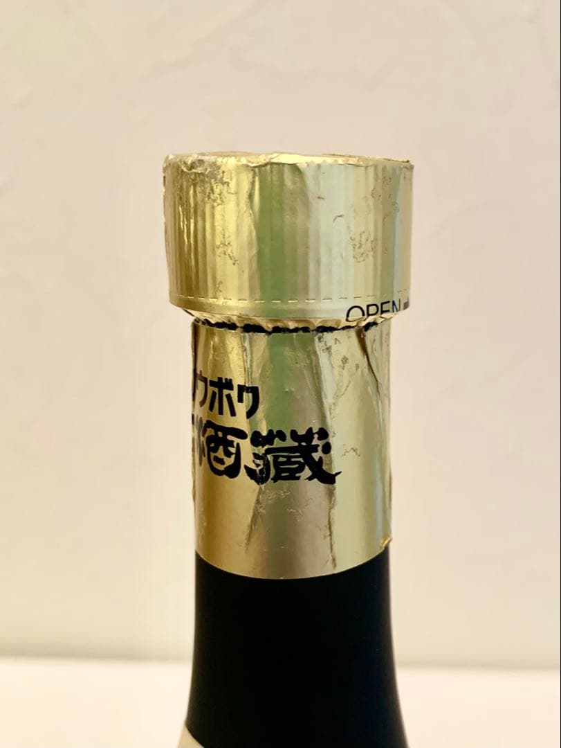 津波古酒造「 リウボウ 古酒蔵 」 40度,720ml 40年物 / 泡盛古酒