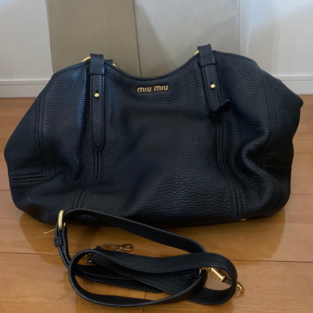 MIU MIU 黒レザー バッグ　ショルダー