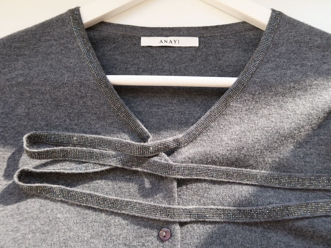 ANAYI 2025年 ステップビジューVネックカーディガン チャコールグレイ