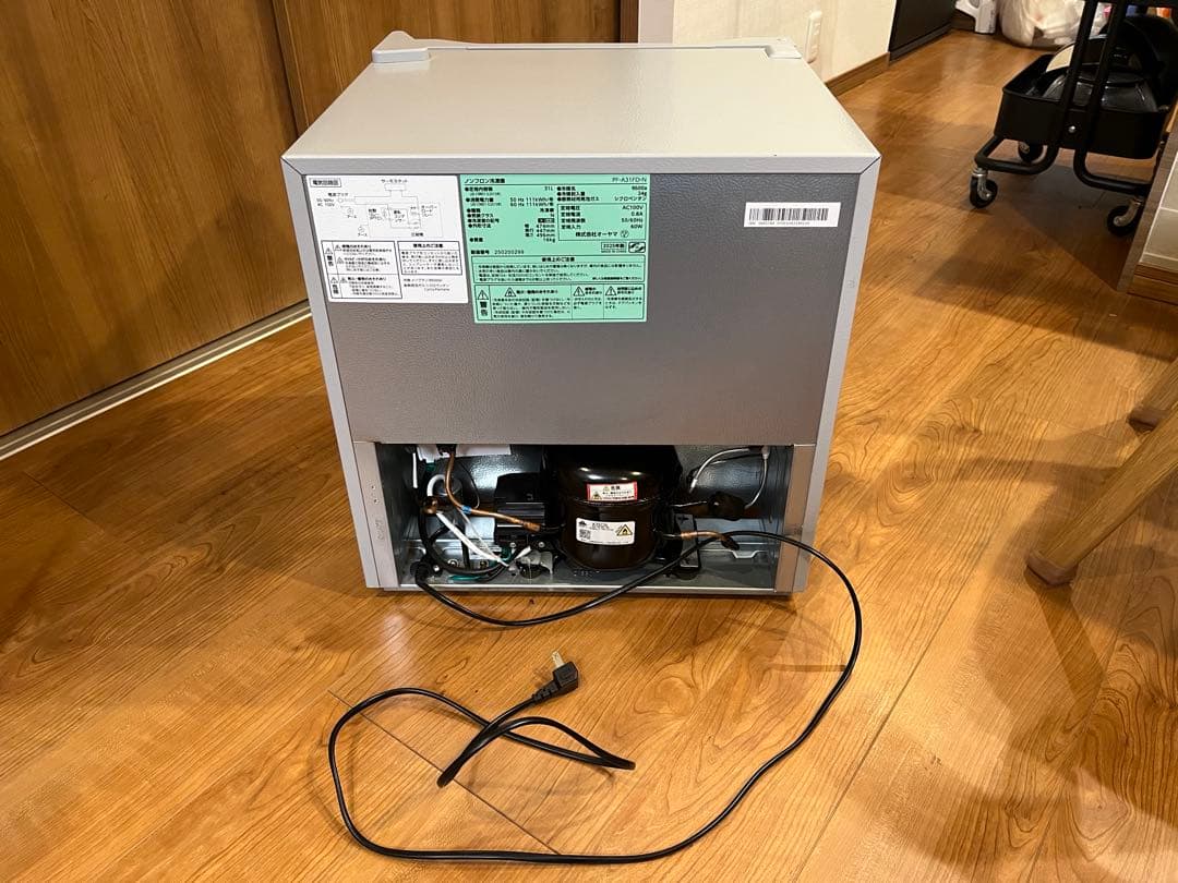 2025年製　コンパクト冷凍庫　31L