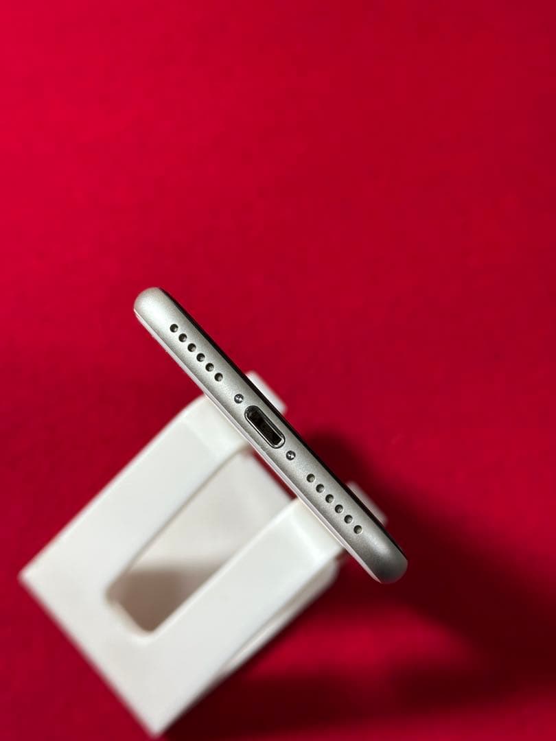 【2699】iPhone SE3第3世代スターライト 64GB simフリー