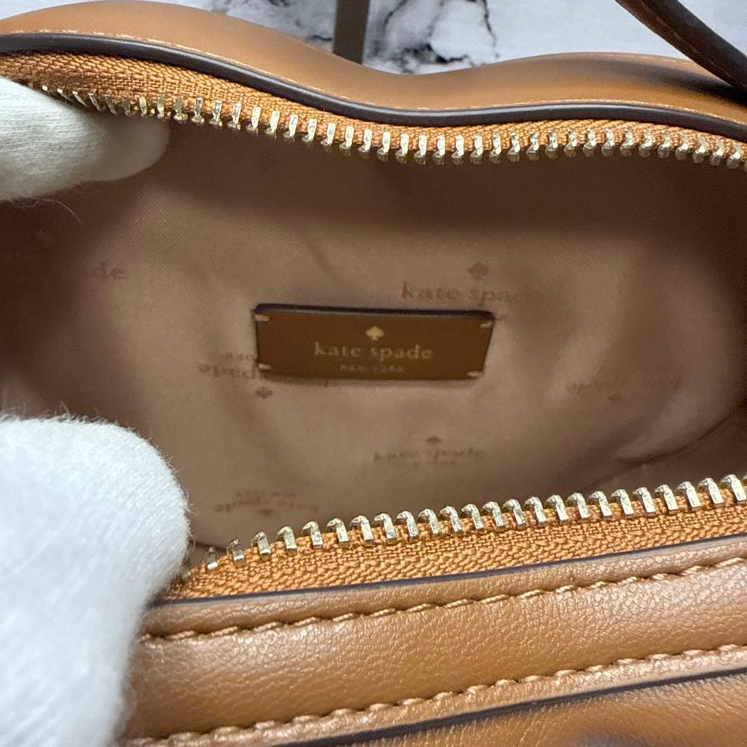 (未使用品)大人気、ケイトスペード、アップル 3D プレッツェル クロスボディ