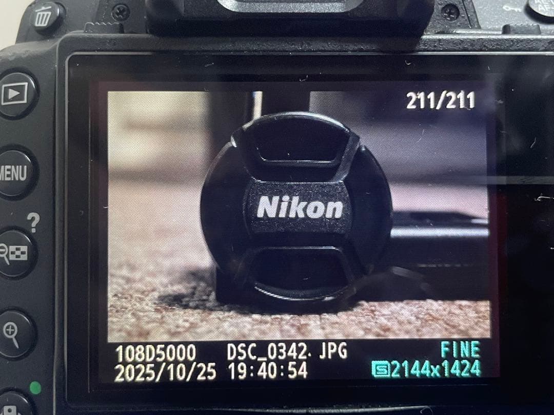 Nikon D5000 互換バッテリー ストラップ18-55mm 3.5-5.6