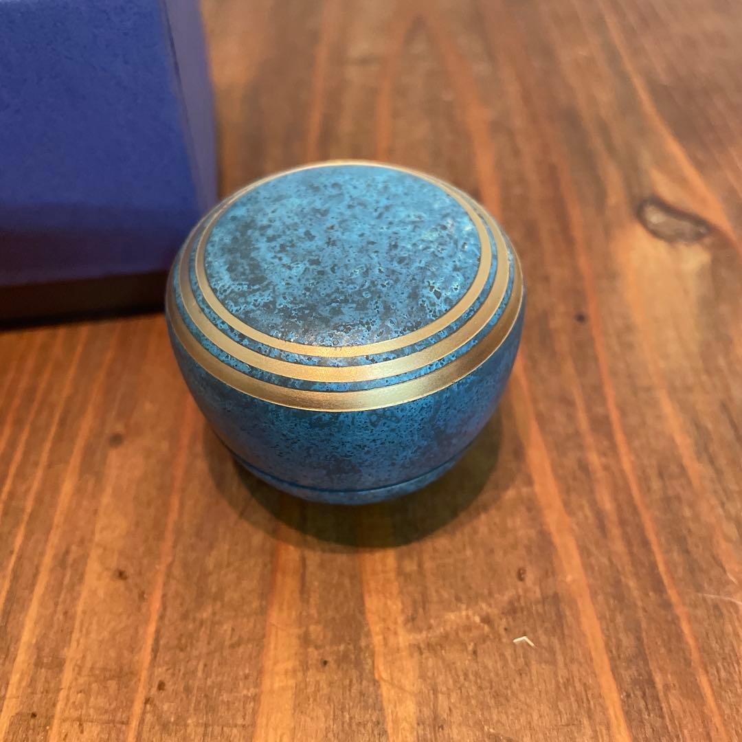 美品　グッドデザイン　金属製　メモリアルボトル　カナタ　青銅色　重厚感ある　骨壷