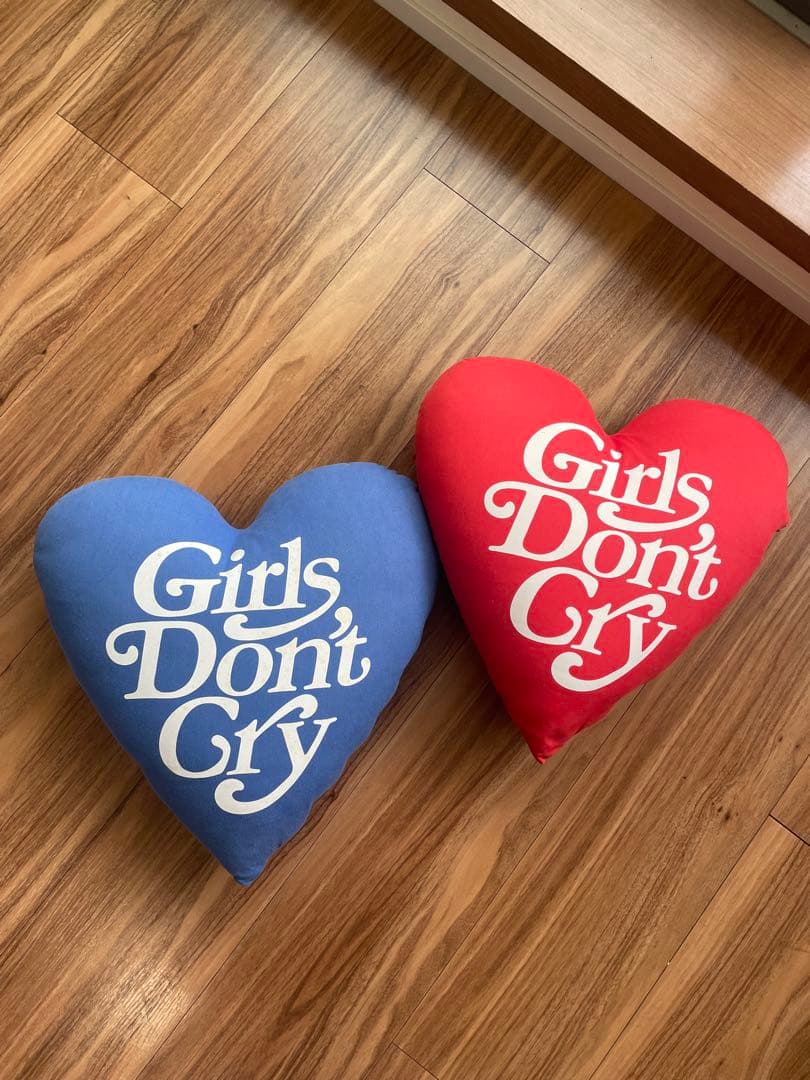 girls don't cry ハート型クッション 2色セット