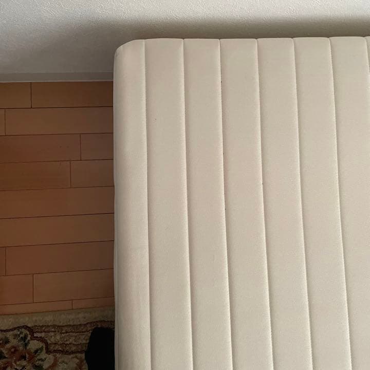 ダブルベッド 脚付き