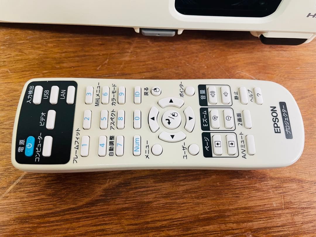 【EPSON】 EB-S03 プロジェクター リモコン付 HDMI対応