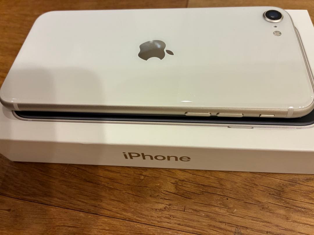 Apple iPhone SE (第3世代) スターライト128GB