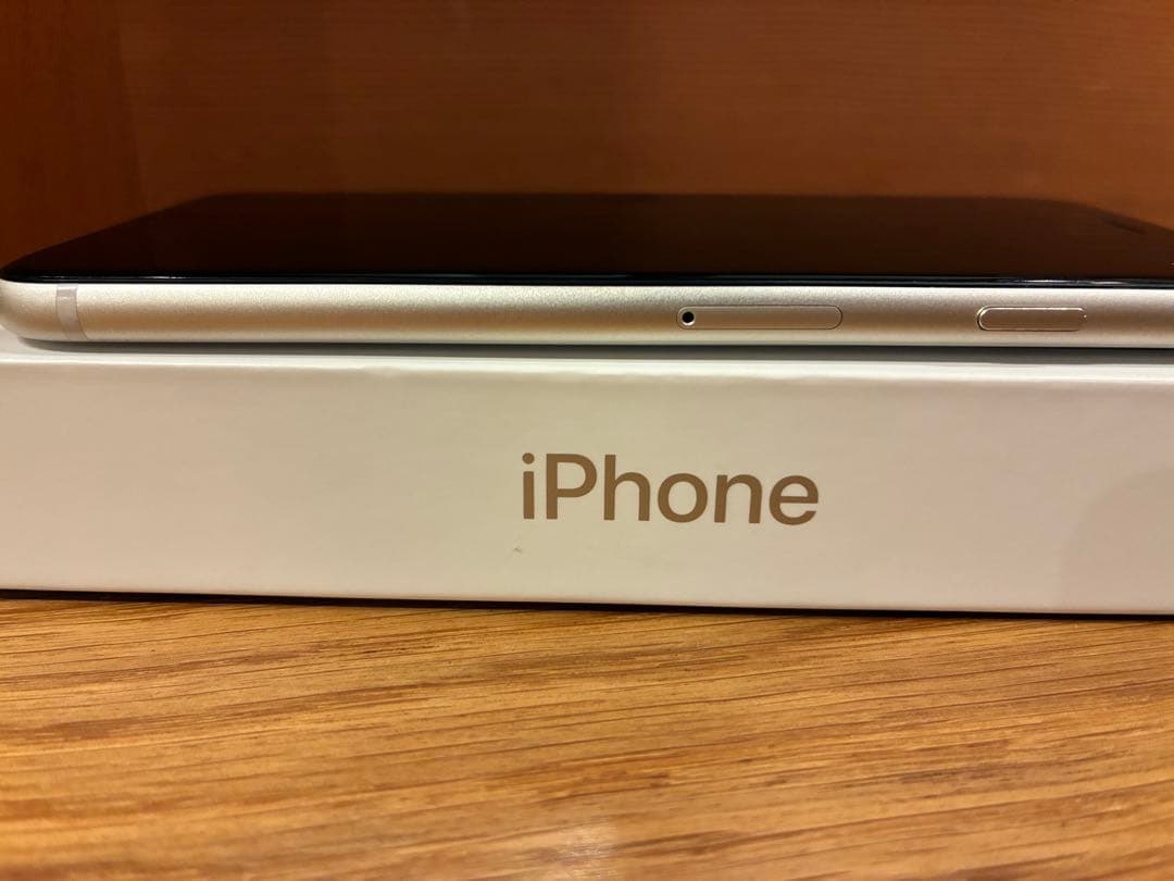 Apple iPhone SE (第3世代) スターライト128GB