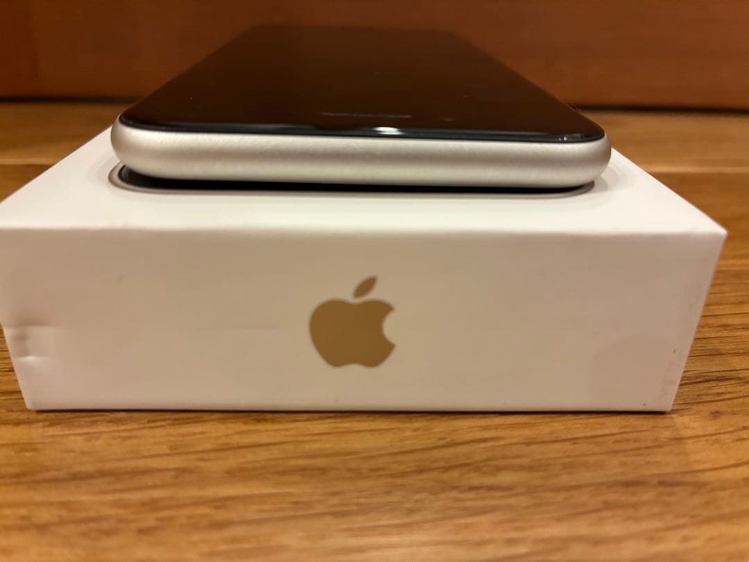 Apple iPhone SE (第3世代) スターライト128GB