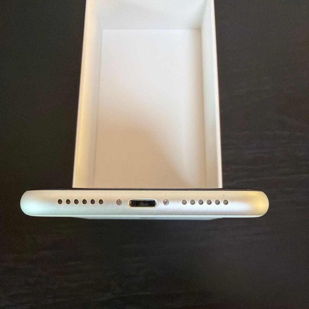 iPhone XR ホワイト 本体　128GB ドコモSIMロック解除済み