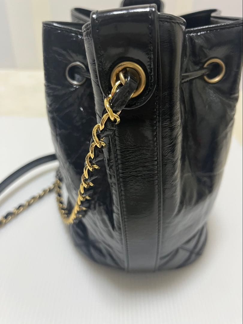 CHANEL シャネル　エナメル巾着型　チェーンショルダーバッグ　30番台