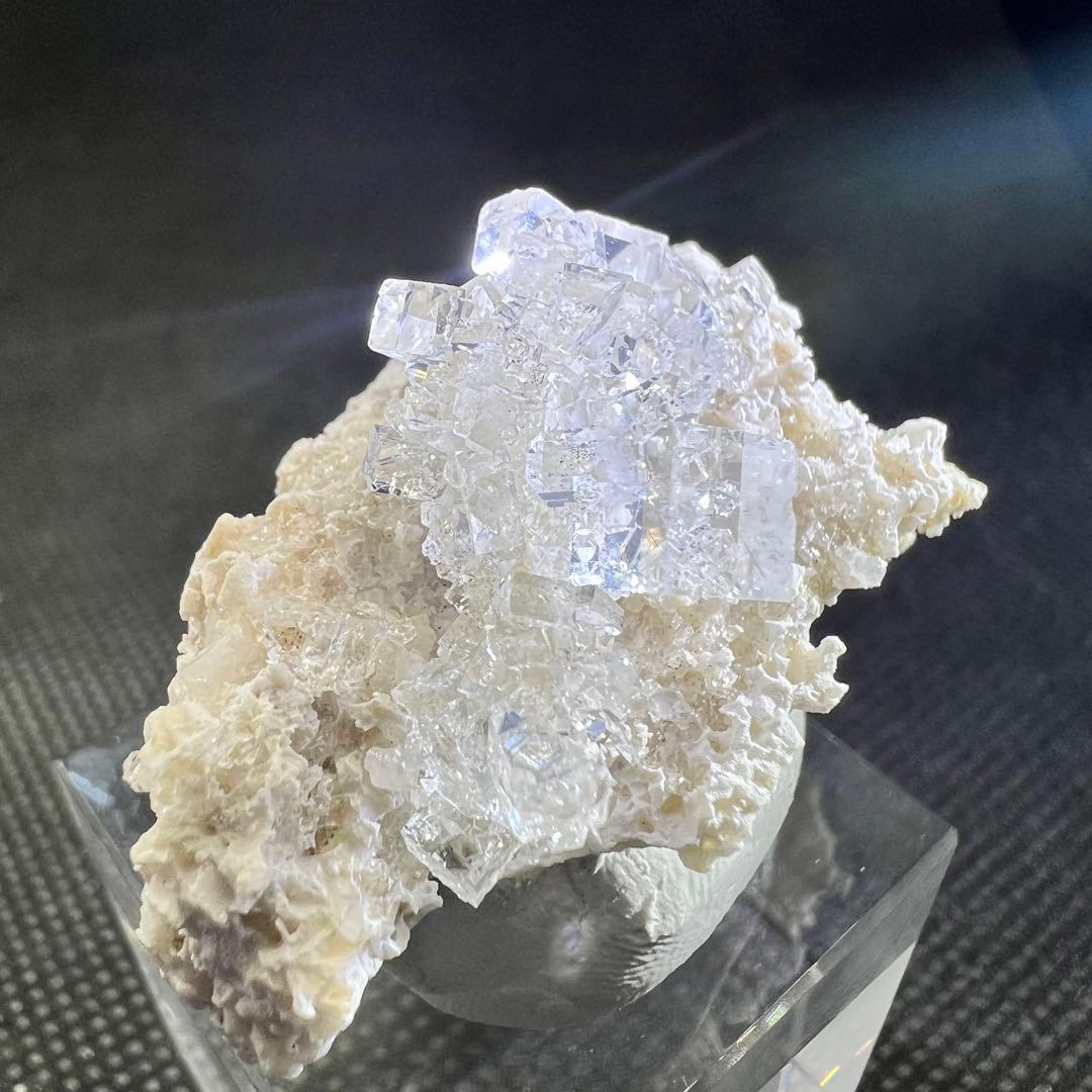 ヤオガンシャン産　カラーレスフローライト　テリ、ツヤ抜群！