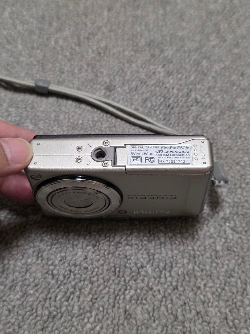 FUJIFILM 【FINEPIX F50fd】12.0メガピクセル コンデジ