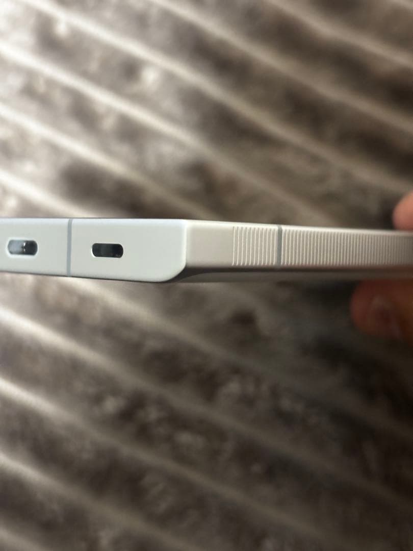 超美品　ライツフォン2 本体、レンズカバー付き