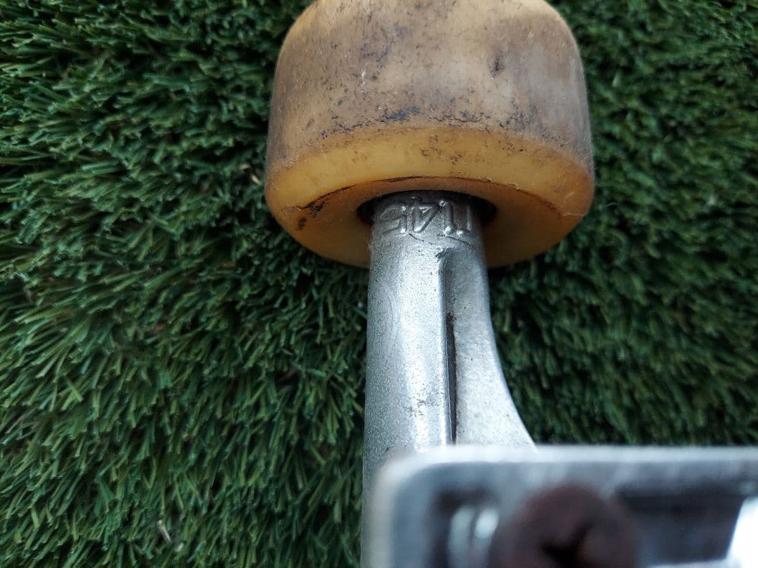 thunder titanium lights チタン 145 スケボー