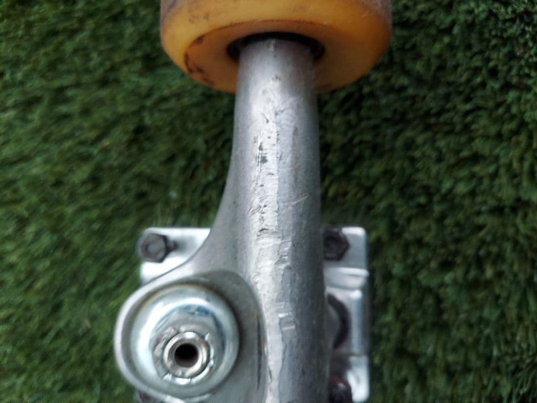 thunder titanium lights チタン 145 スケボー